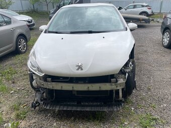 Peugeot 208 1.0i, r.2015, klima - 5