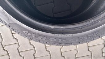 Prodám 2 x letní pneu Pirelli 235/40/19 - 5