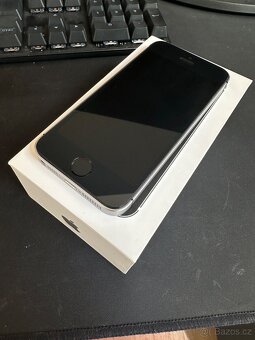 Apple iPhone SE 2016 16gb černý - 5