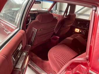 Cadillac Brougham 1992 5.0 V8 - 5