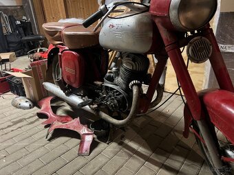 JAWA 250 + NÁHRADNÍ DÍLY (3 motory) - 5