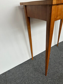 Stolek biedermeier v třešni. - 5