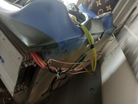 Prodám subwoofer do auta komplet vestaveny - 5
