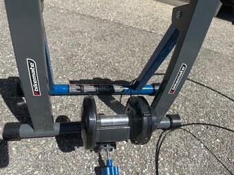 Cyklistický trenažér stojan pro cvičení doma - 5