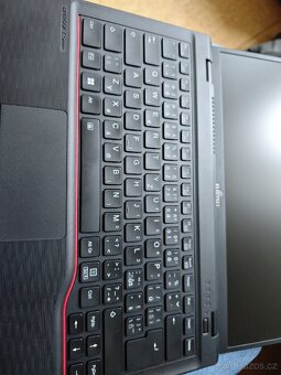 Podnikatelský 14" notebook Fujitsu E5412a s Ryzen - 5