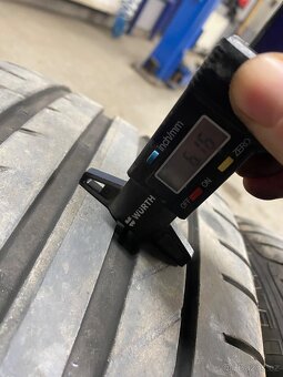 225/40R18 - 5