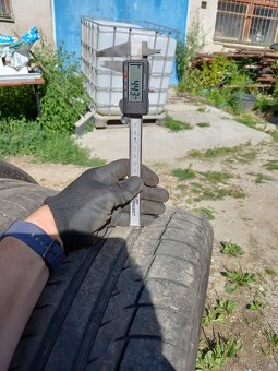 235/45R20 - 5