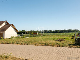 Prodej stavebního pozemku o rozloze 827 m2 včetně povolení a - 5