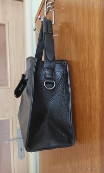 Nová černá kabelka - 5