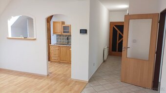 Byt 2+1 v rodinném domě u náměstí - Sedlčany - 5