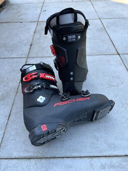 Lyže, boty, hůlky. - 5