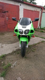 Kawasaki ZX7R - 5