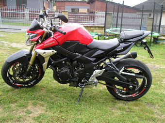 Suzuki GSR750 - 5