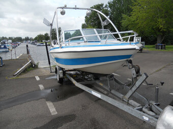 WakeboardWaterskiMotorboat včetně přívěsu s novým Tüv Hobbyi - 5