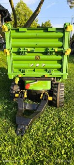 Přives šestikolový John Deere - 5
