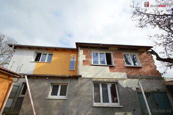 Prodej P5 Lochkov 2 rodinné domy 320m2 pozemek 974m2 - 5