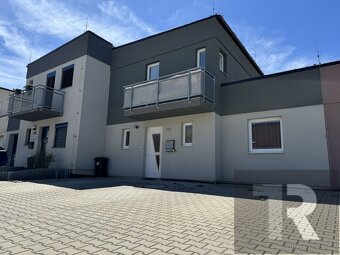 Prodej RD 5+2kk s třemi parkovacími stáními a pozemkem o vým - 5