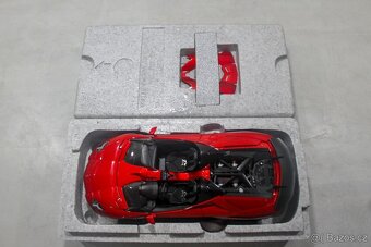 Autoart Signature Lamborghini Aventador J 1:18 Metallic red - 5