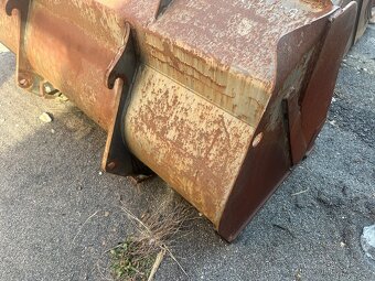 Čelní lopata volvo L45,50,60 - 5