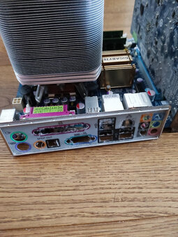 Základová deska GIGABYTE, CPU Core2Duo, 4G RAM, GPU HD5770 - 5