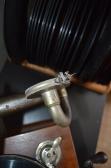 Funkční starožitný gramofon na kliku - 5