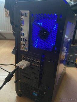 Počítač s monitorem - 5