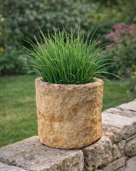 Kamenné kulaté květináče - 5