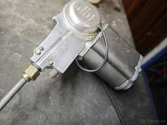 Motorek stěračů na Tatra 603 - 5