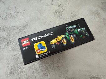 LEGO 42136 Technic - John Deere 9620R 4WD Tractor - 5