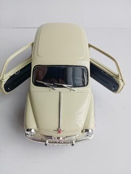 Seat (FIAT ) 600, kovový model 1:18, 1/18 Solido - 5