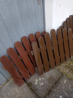 Prodám okrasný dřevěný plůtek - 5