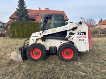 Smykový nakladač BOBCAT S220 55,9 kw - 5