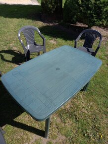 Plastový stůl, 4 židle, stojan na slunečník - 5