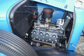 1933 Ford V8 pickup - 5
