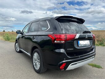 Outlander PHEV 2.4 PLUS FA-P(7/2019, 146 t km)+příslušenství - 5