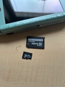 Sony PSP 2000 s 64GB kartou a hackem - 5