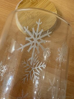Skleněná dóza s vločkami - 5