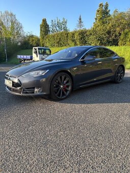 Tesla S P85D nabíjení zdarma - 5