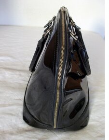 Stylová lakovaná KABELKA do ruky - 5