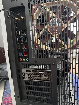 High end PC Ryzen 9950X/RTX 5080/64GB DDR5/14TB/1600W Zdroj - 5