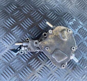 Díly motoru Vw 1.9 TDI 85kw typ AUY alterator,starter atd - 5