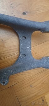 Stojánek Jawa pérák - 5