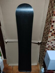 Prodám zánovní snowboard PRJECT 133cm dlouhý. - 5
