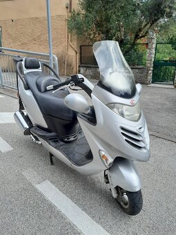 Kymco Grand Dink 125,  málo jetý - 5