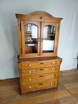 Starožitný kuchyňský kredenc - 5