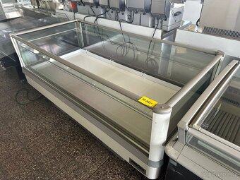 Vitrína do prostoru / ostrovní vitrína - 5