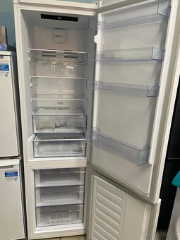 Nepoužitá lednice Beko RCNA406E60WN - 5