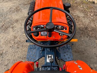 Japonský traktor Kubota B7001, profesionální repas - 5