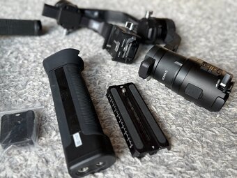 DJI Ronin S + SmallRig duální grip - 5