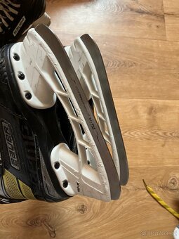 Prodám dětské hokejové brusle Bauer Supreme 3S (Y11) - 5